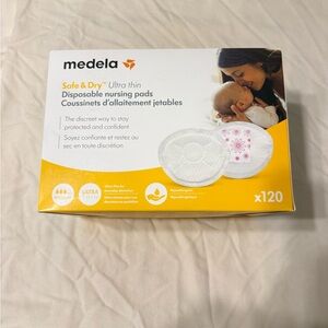 Medela Safe & Dry Disposable Nursing Pads - White with Pink Floral Accent